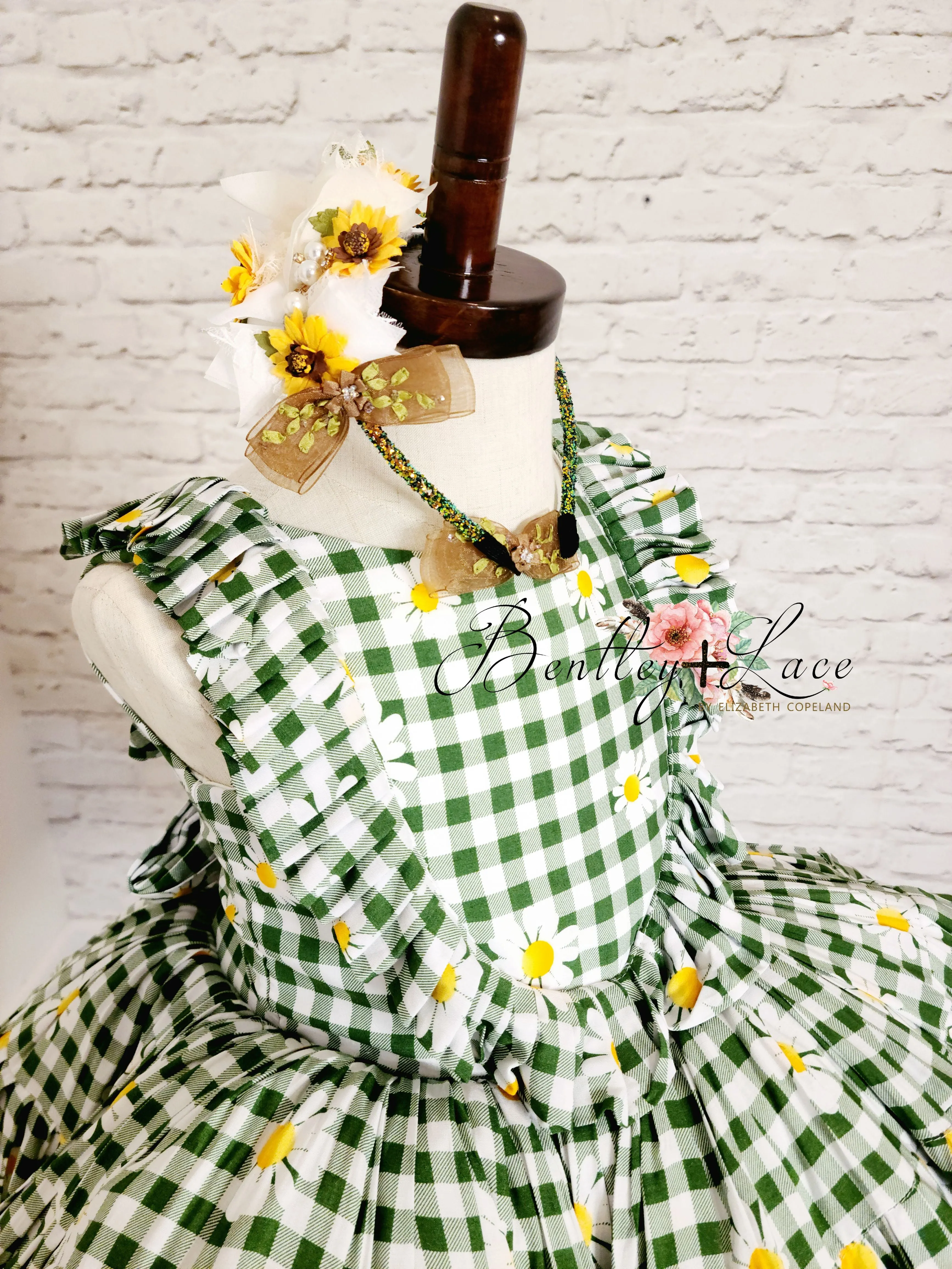 "Blooming Spring in Green" Vintage Petal Ruffles (4 Year-Petite 5 Year)