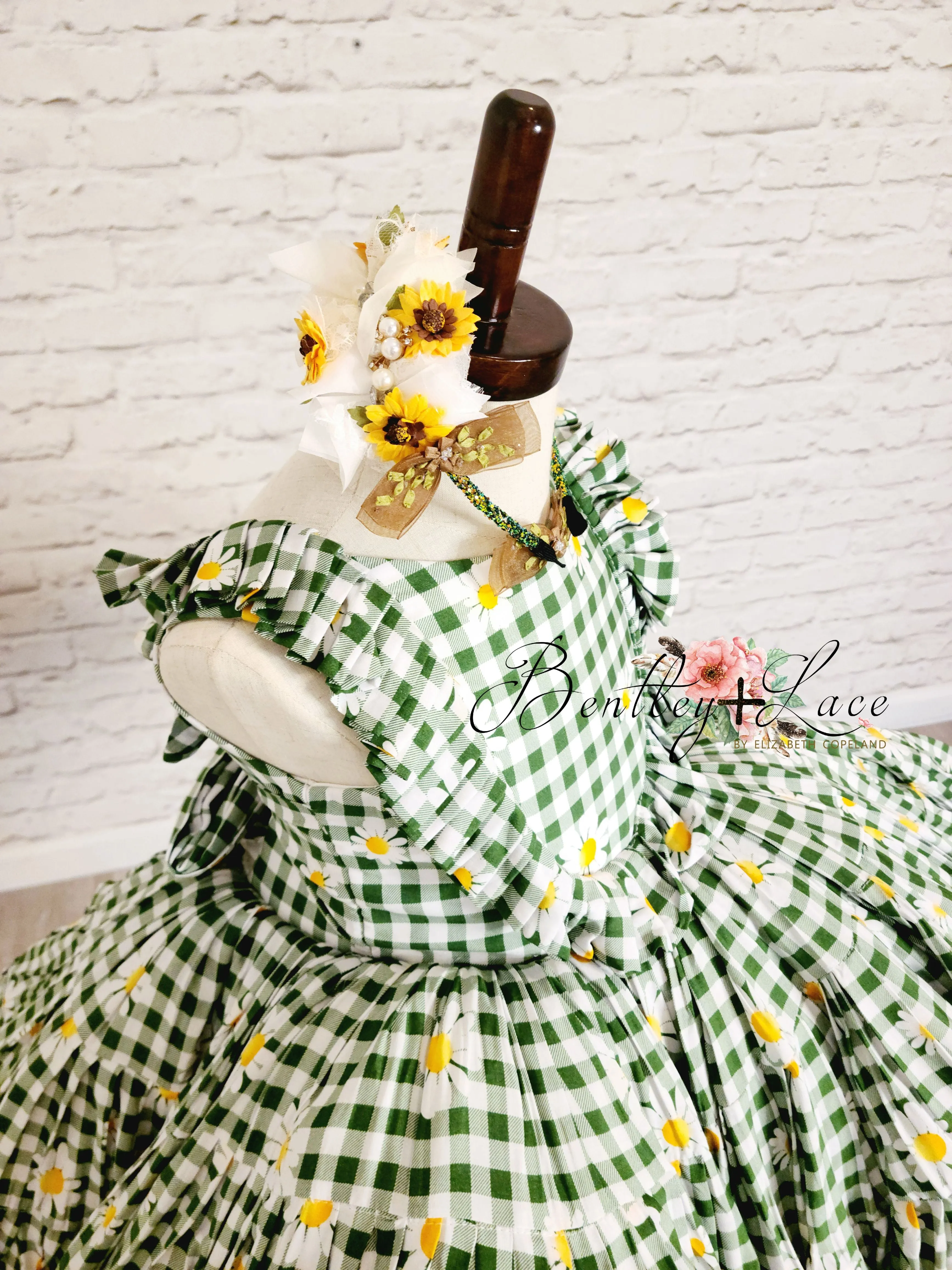 "Blooming Spring in Green" Vintage Petal Ruffles (4 Year-Petite 5 Year)